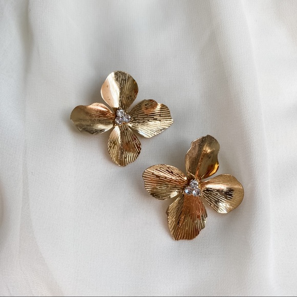 Vintage Jewelry - VTG Gold Etched Large Flower CZ Center Earrings